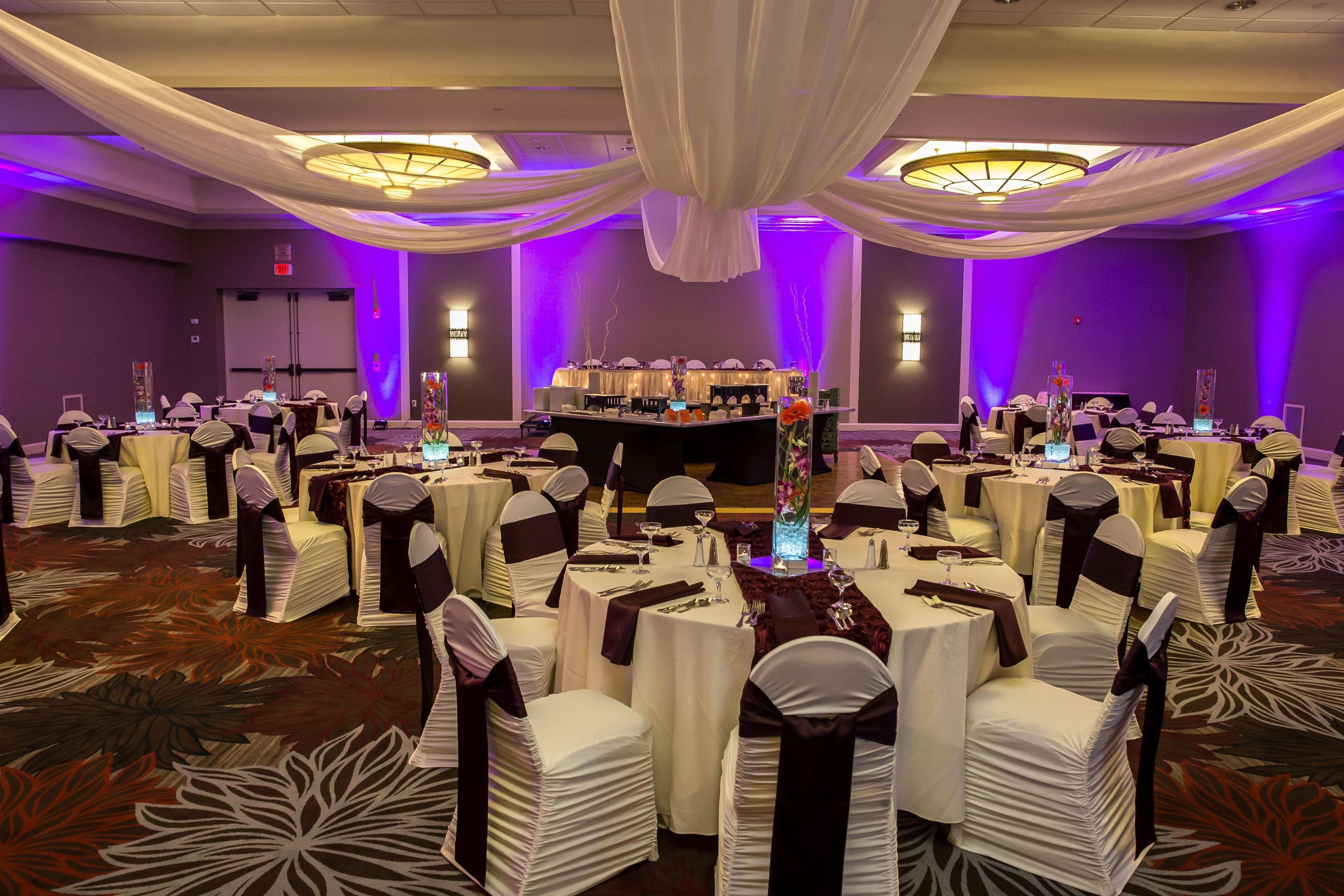 Doubletree By Hilton Pittsburgh-Green Tree Crafton Exterior photo