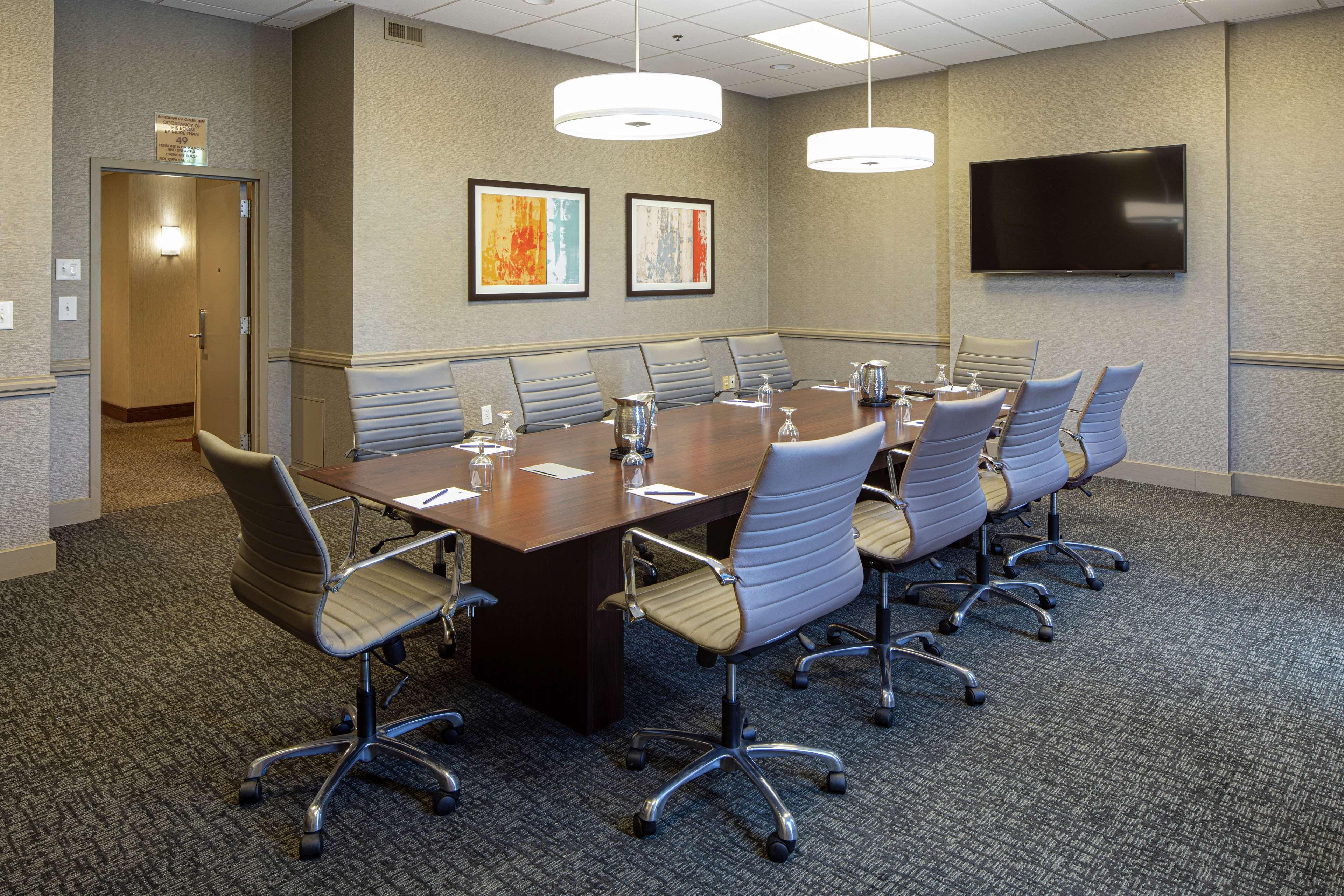 Doubletree By Hilton Pittsburgh-Green Tree Crafton Exterior photo