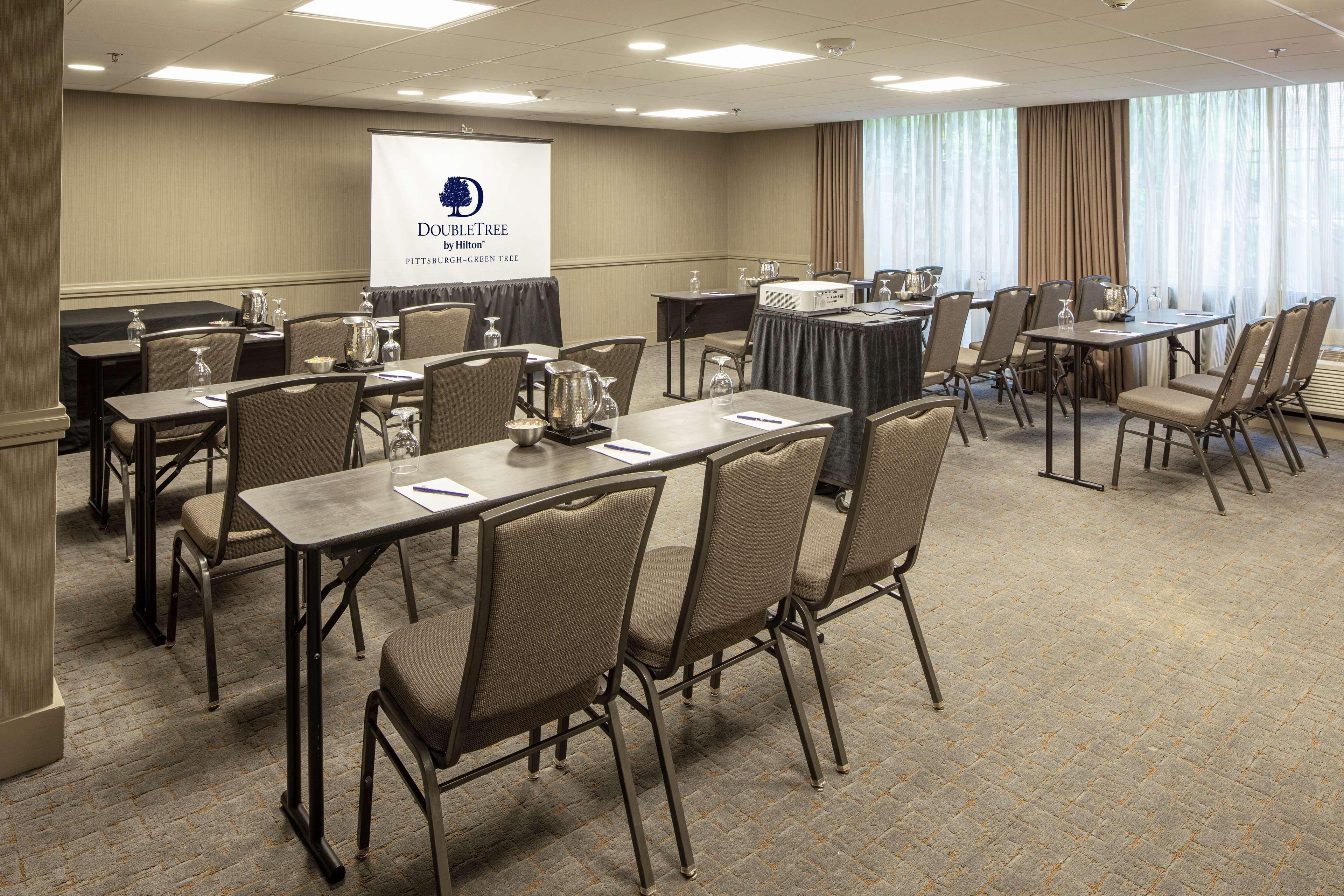 Doubletree By Hilton Pittsburgh-Green Tree Crafton Exterior photo