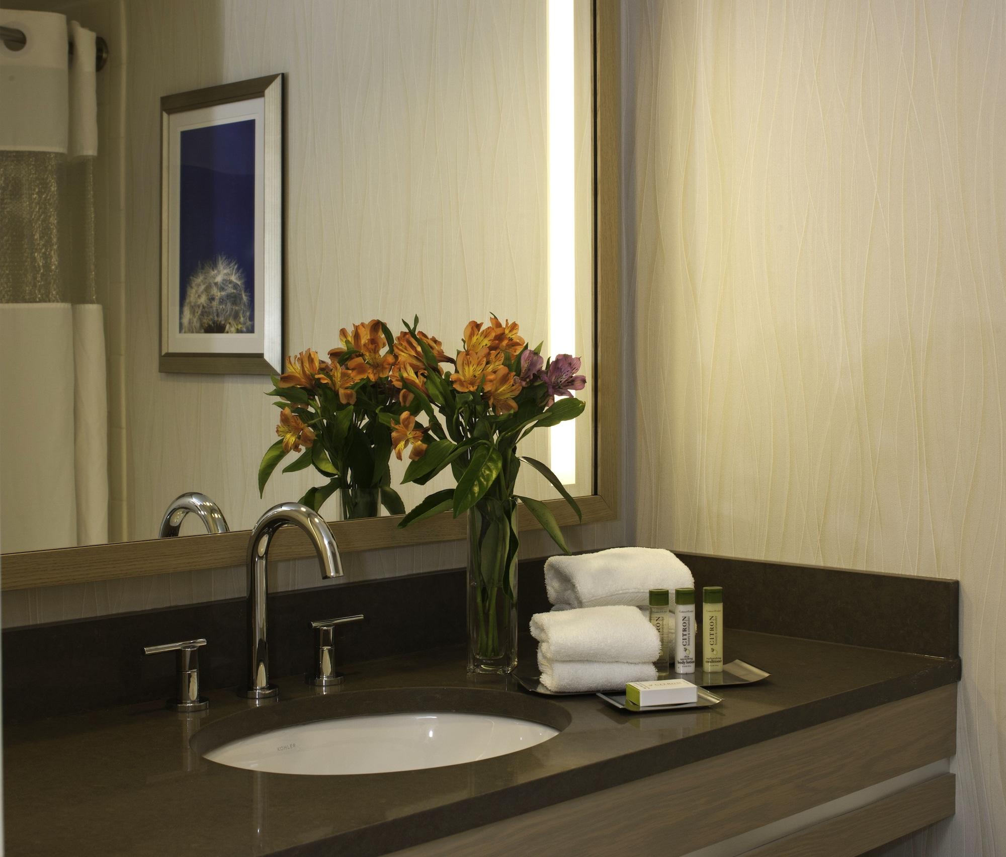 Doubletree By Hilton Pittsburgh-Green Tree Crafton Exterior photo