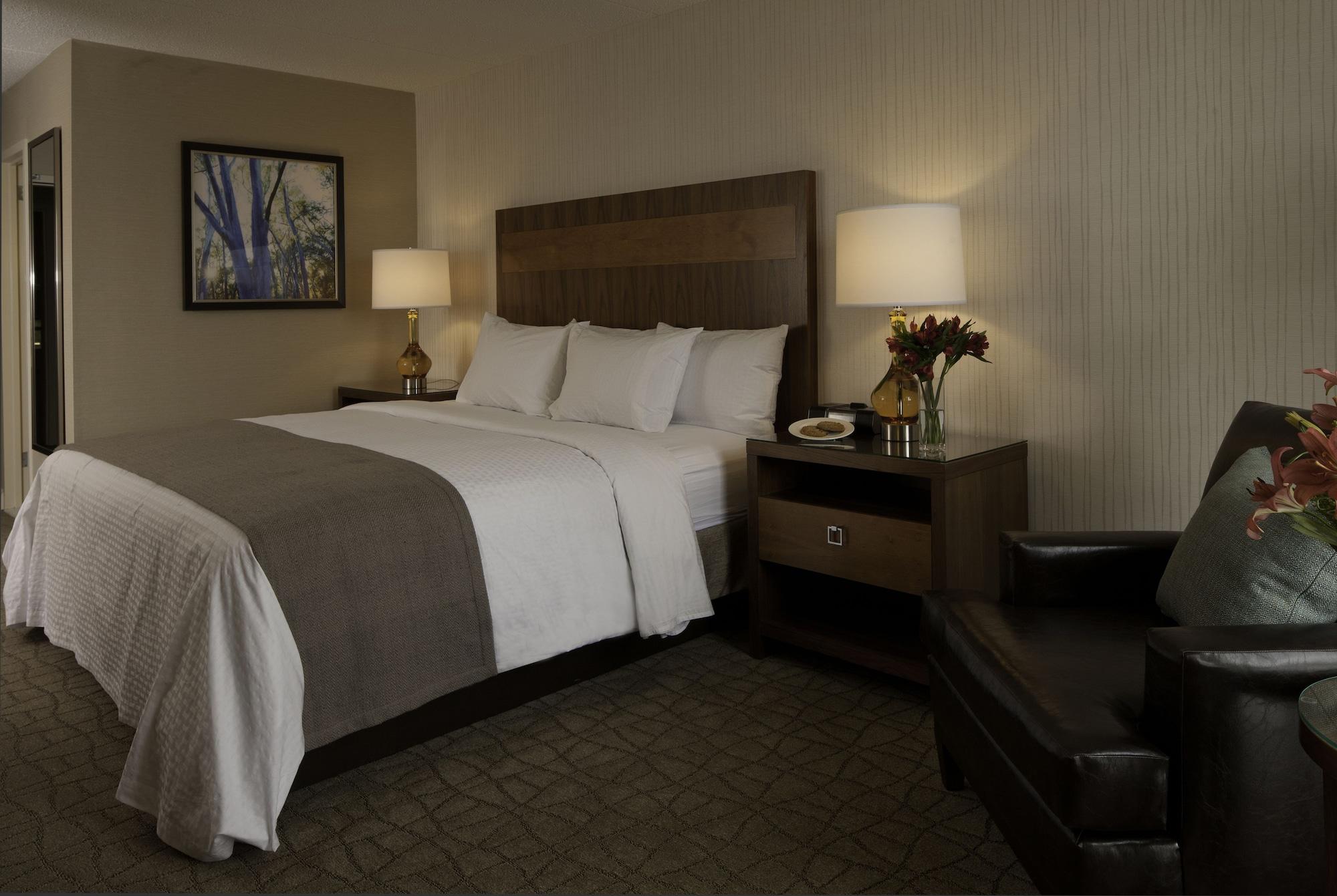 Doubletree By Hilton Pittsburgh-Green Tree Crafton Exterior photo