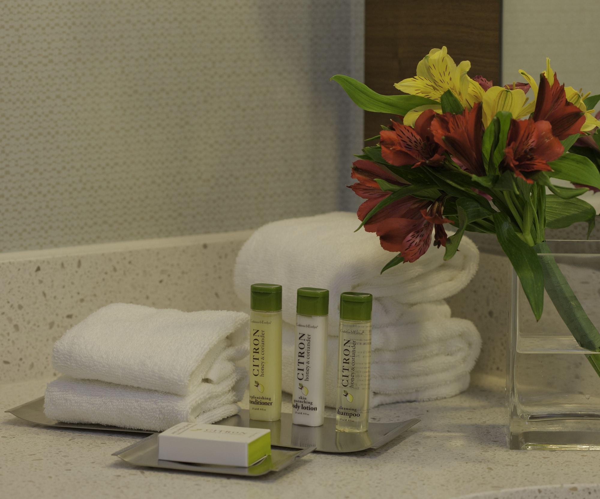 Doubletree By Hilton Pittsburgh-Green Tree Crafton Exterior photo