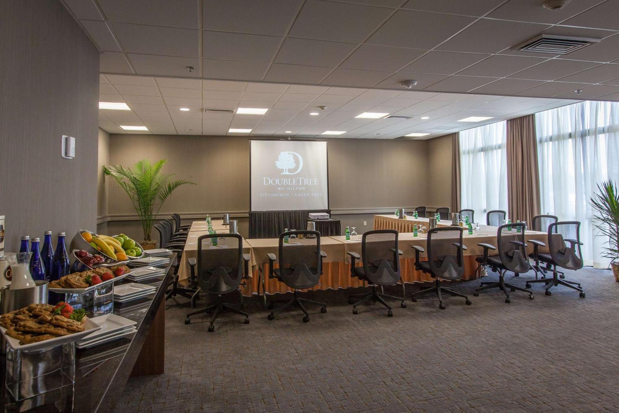Doubletree By Hilton Pittsburgh-Green Tree Crafton Exterior photo