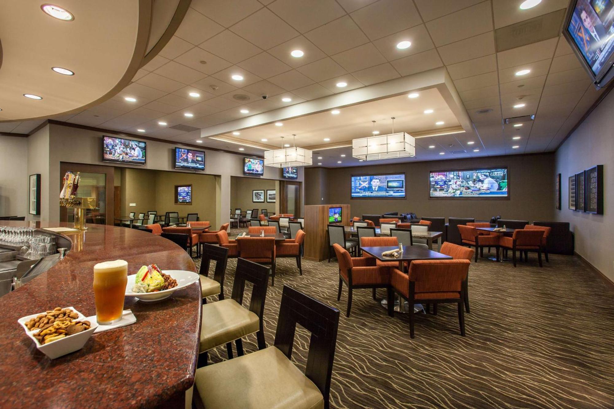 Doubletree By Hilton Pittsburgh-Green Tree Crafton Exterior photo
