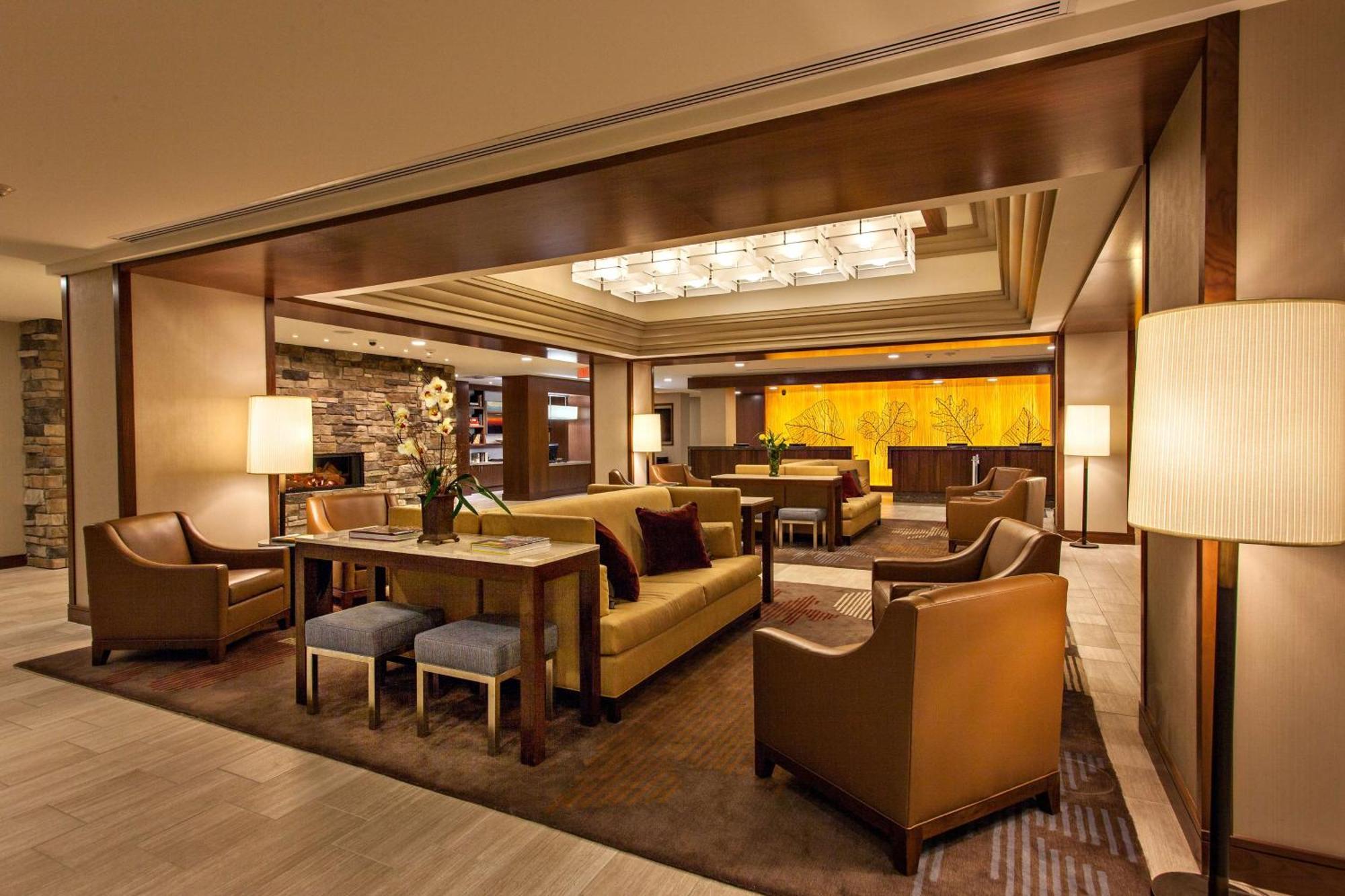 Doubletree By Hilton Pittsburgh-Green Tree Crafton Exterior photo