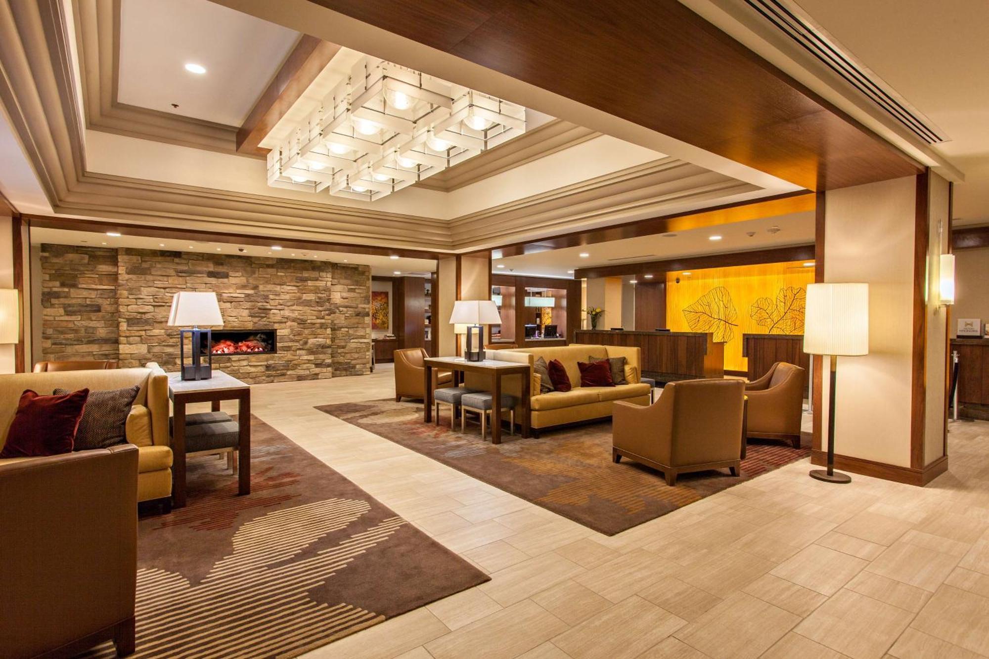 Doubletree By Hilton Pittsburgh-Green Tree Crafton Exterior photo