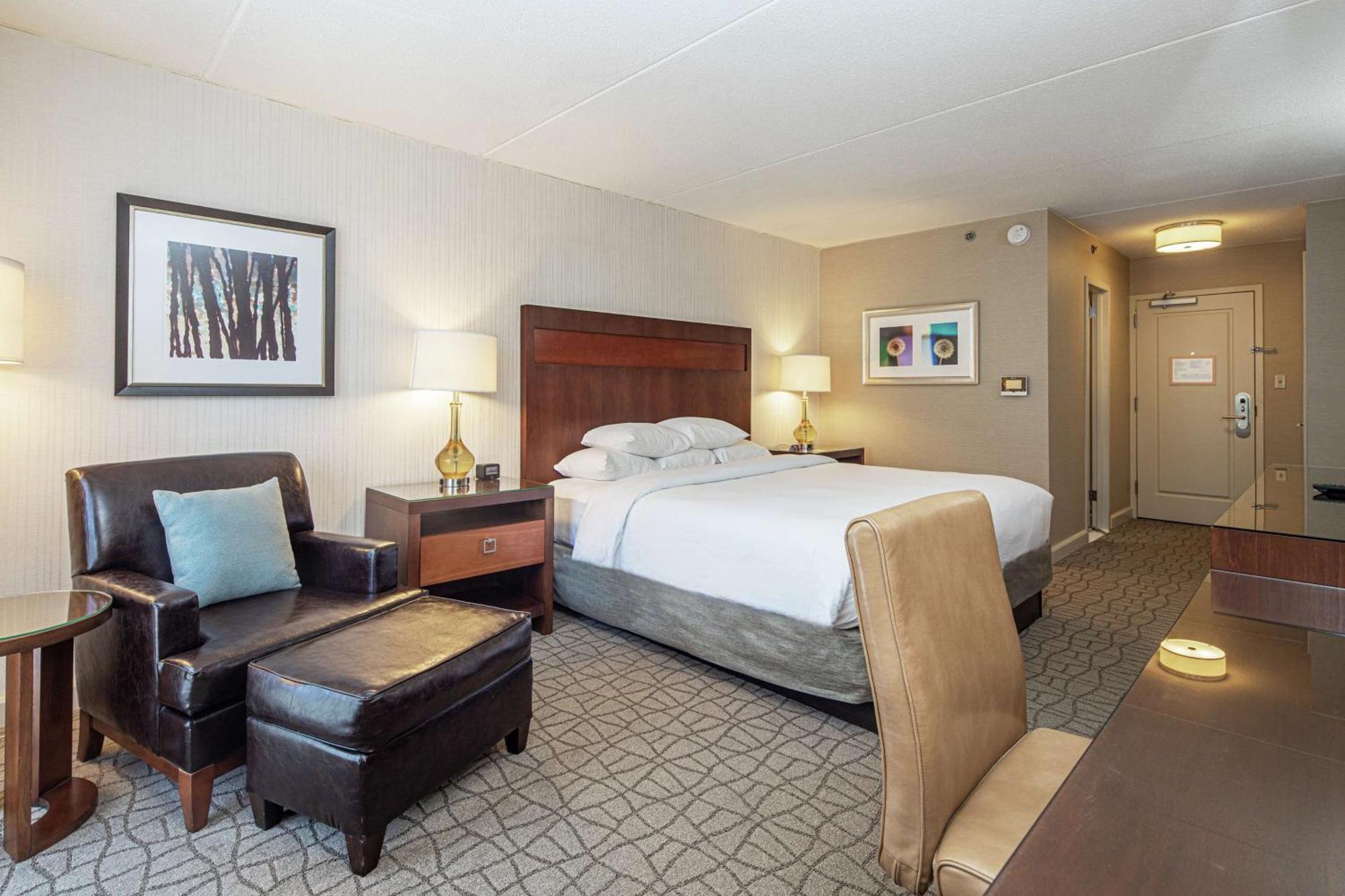 Doubletree By Hilton Pittsburgh-Green Tree Crafton Exterior photo