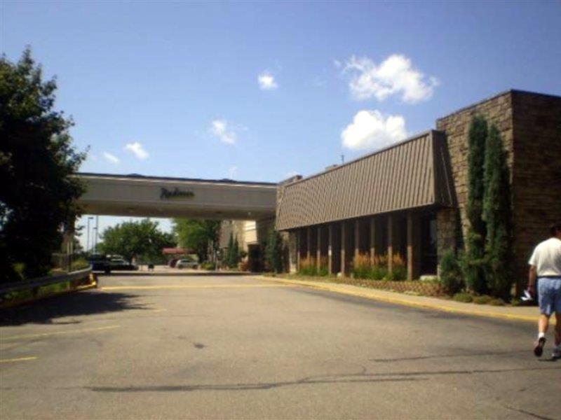 Doubletree By Hilton Pittsburgh-Green Tree Crafton Exterior photo