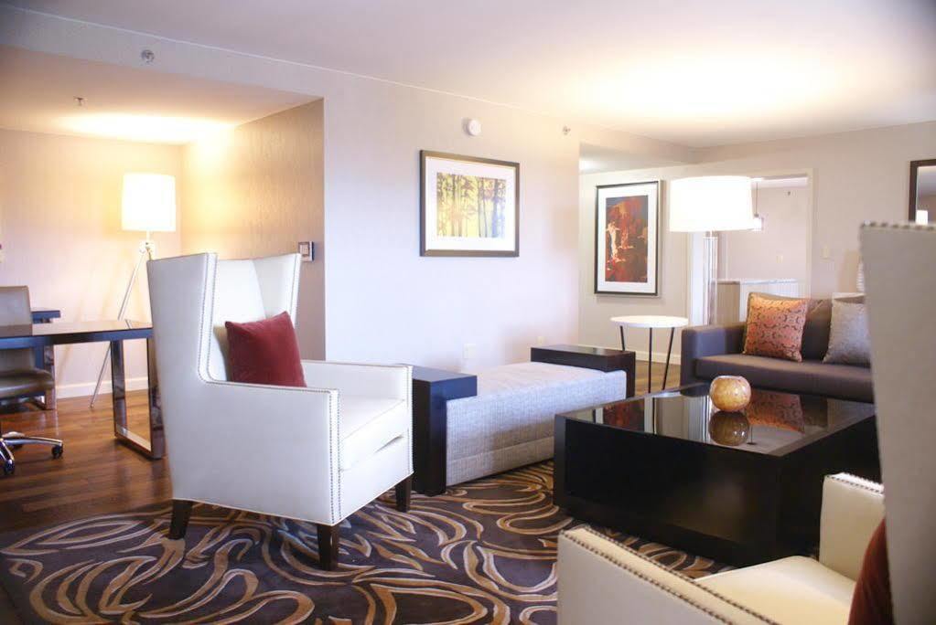 Doubletree By Hilton Pittsburgh-Green Tree Crafton Exterior photo